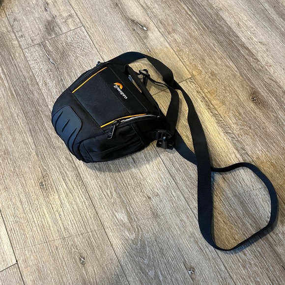 LowePro Adventura compact camera bag - Picture 6 of 7